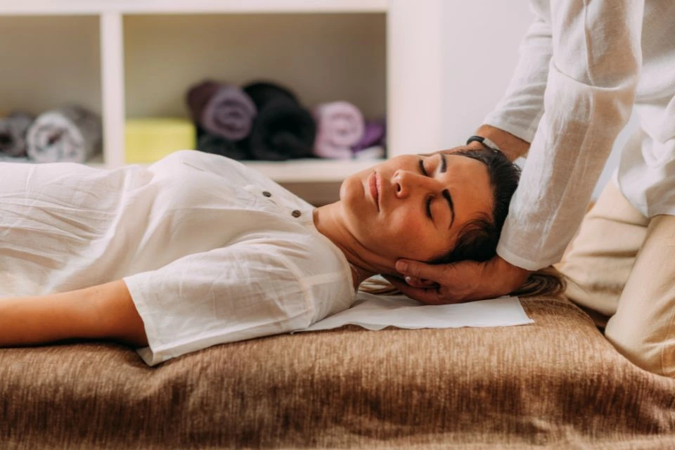 M&alpha;&sigma;ά&zeta; Shiatsu: &Tau;&alpha; &omicron;&phi;έ&lambda;&eta; &tau;&omicron;&upsilon; &gamma;&iota;&alpha; &tau;&eta; &sigma;&omega;&mu;&alpha;&tau;&iota;&kappa;ή &kappa;&alpha;&iota; &psi;&upsilon;&chi;&iota;&kappa;ή &upsilon;&gamma;&epsilon;ί&alpha;